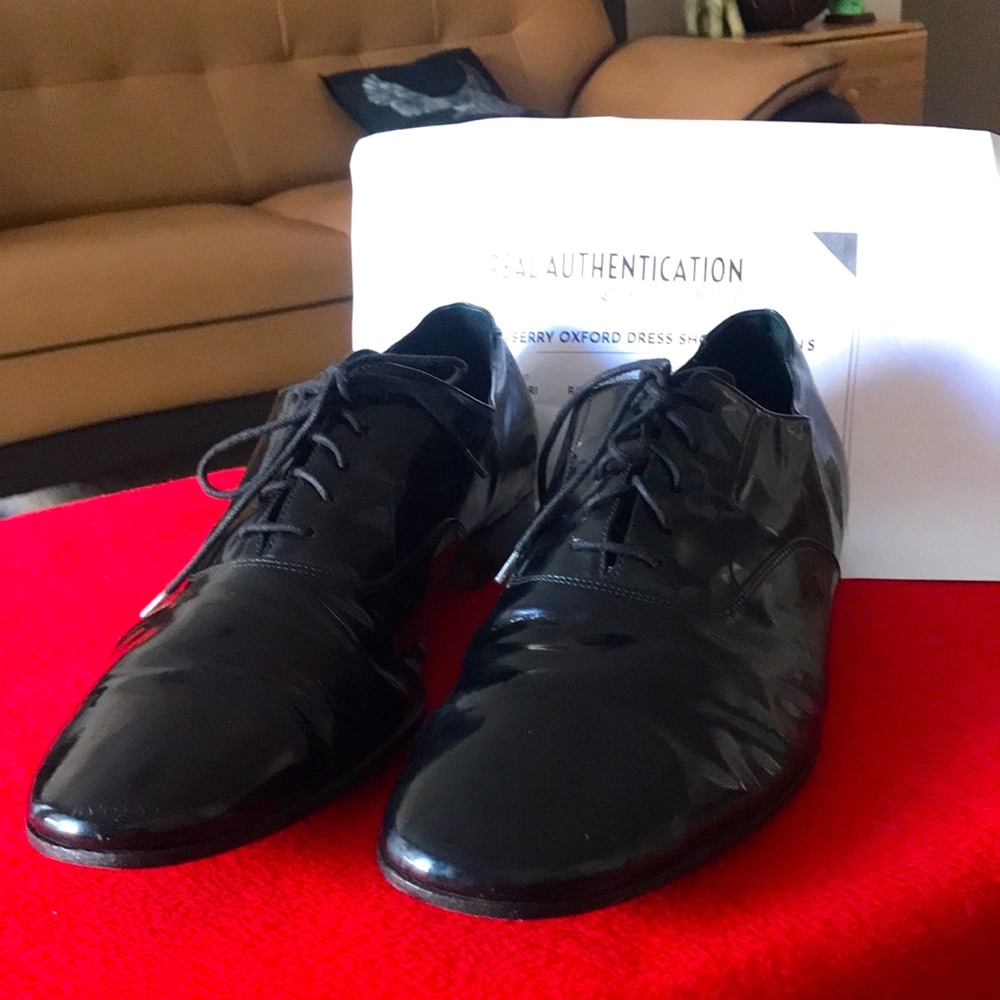 💯AUTHENTIC BURBERRY OXFORD MENS SHOES VINTAGE PATENT - Picture 1 of 16